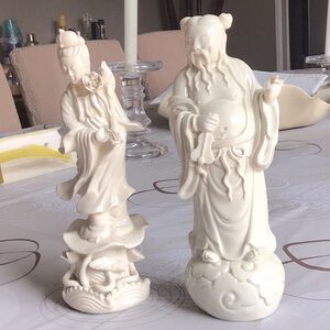 😳ANTIQUE ASIAN SET FIGURINES IN WHITE. THESE BELONGED TO MY GREAT GRANDMOTHER.